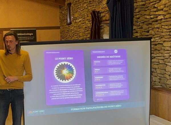 Présentation de la formation facilitateur du Point Zéro dans la grande salle